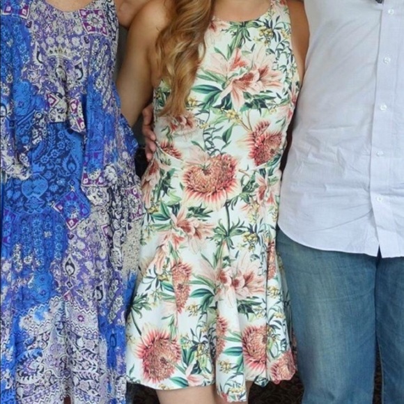 Stylestalker Dresses & Skirts - Final sale! Gorgeous Stylestalker floral dress!